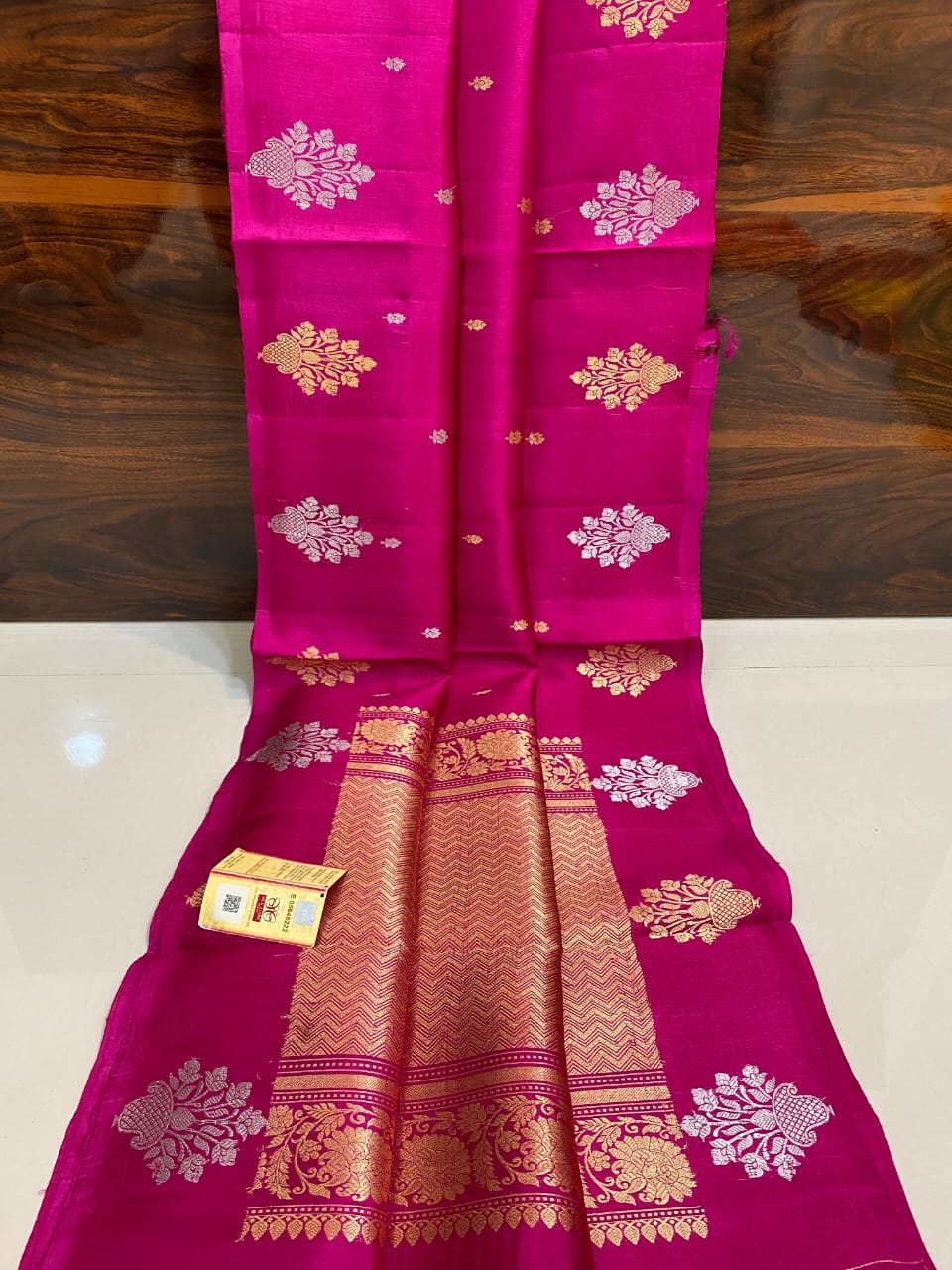 Banarsi Fancy Beautiful Pure Raw Mango Sarees
Pure Raw Mango Kaduwa Meenakari Handloom Silk Sarees* 
With Silkmark Certificate