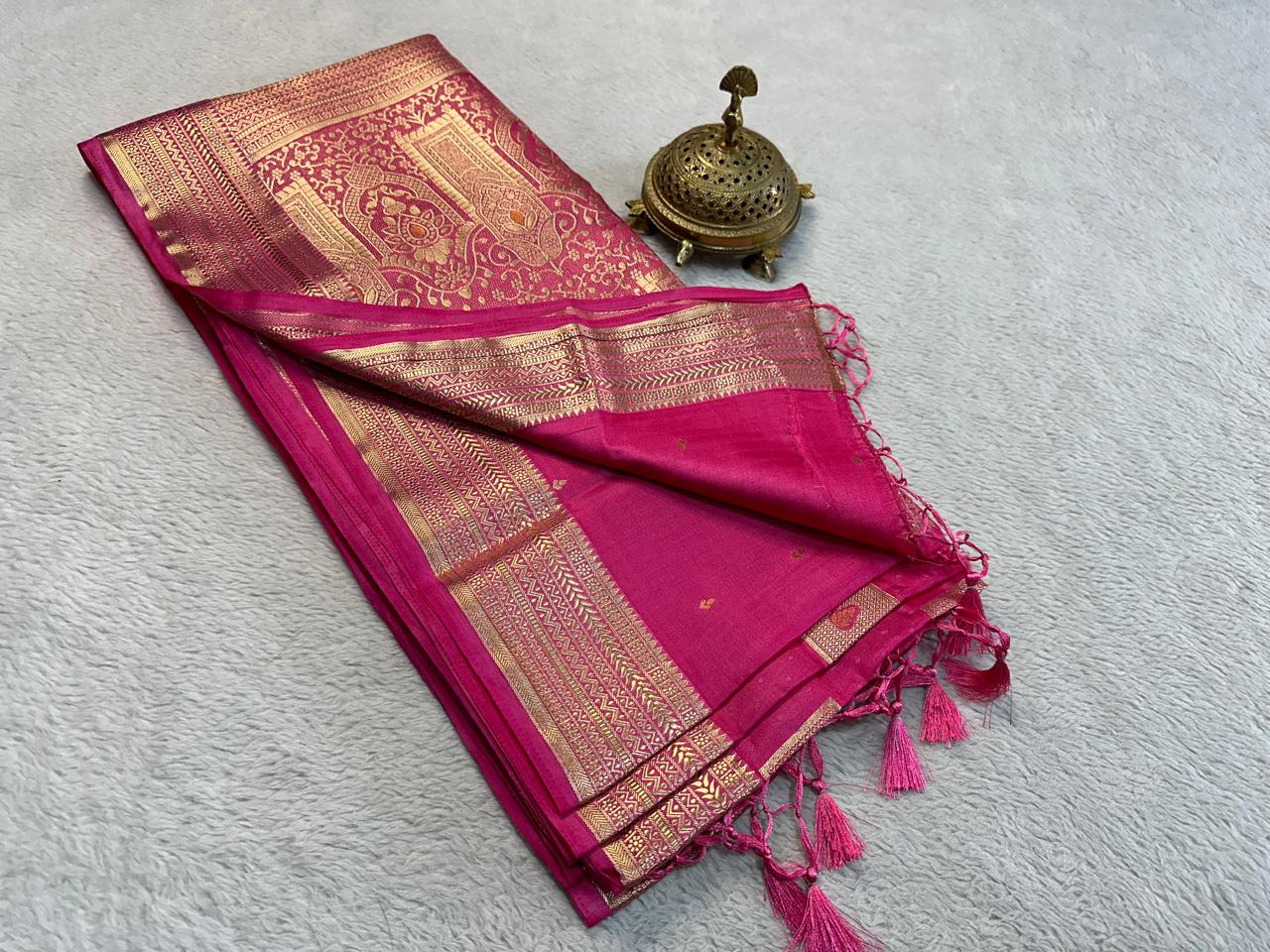 Beautiful Soft Silk Dobby sarees
Beautiful Dobby Soft silk saree having rich buttas