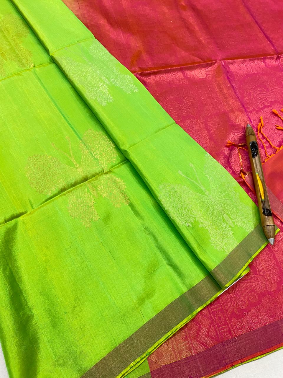 Kanchipuram pure silk saree
Beautiful fancy Design 
beautiful Soft silk double border     butta type sarees*