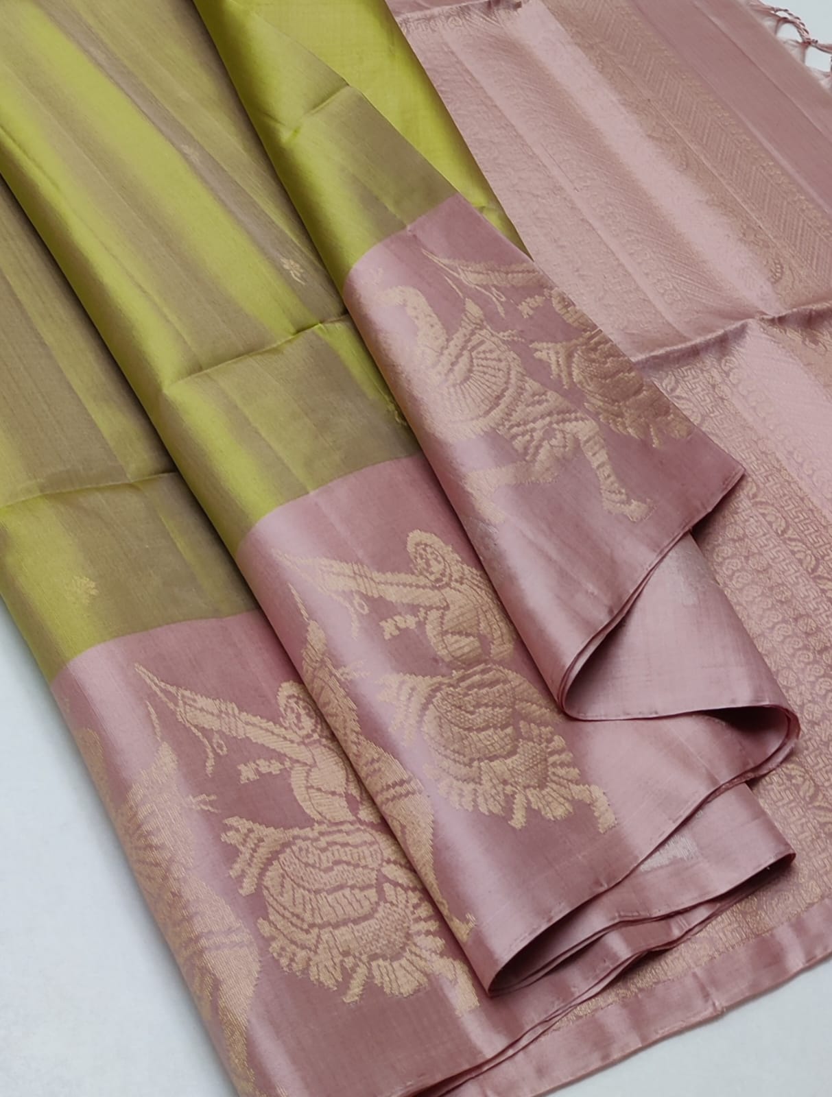 Pure handloom Double warp soft silk saree
Turning 
With silk mark certificate