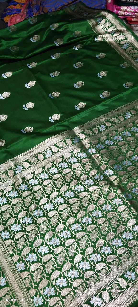 EXCELLENT BANARASI MASHRU SILK SAREES SMOOTH AND SOFT SAREES LIKE PREMIUM KATAN WITH BEAUTIFUL CHAAND SITARA BUTI
WITH BEAUTIFUL BLOUSE PIECE