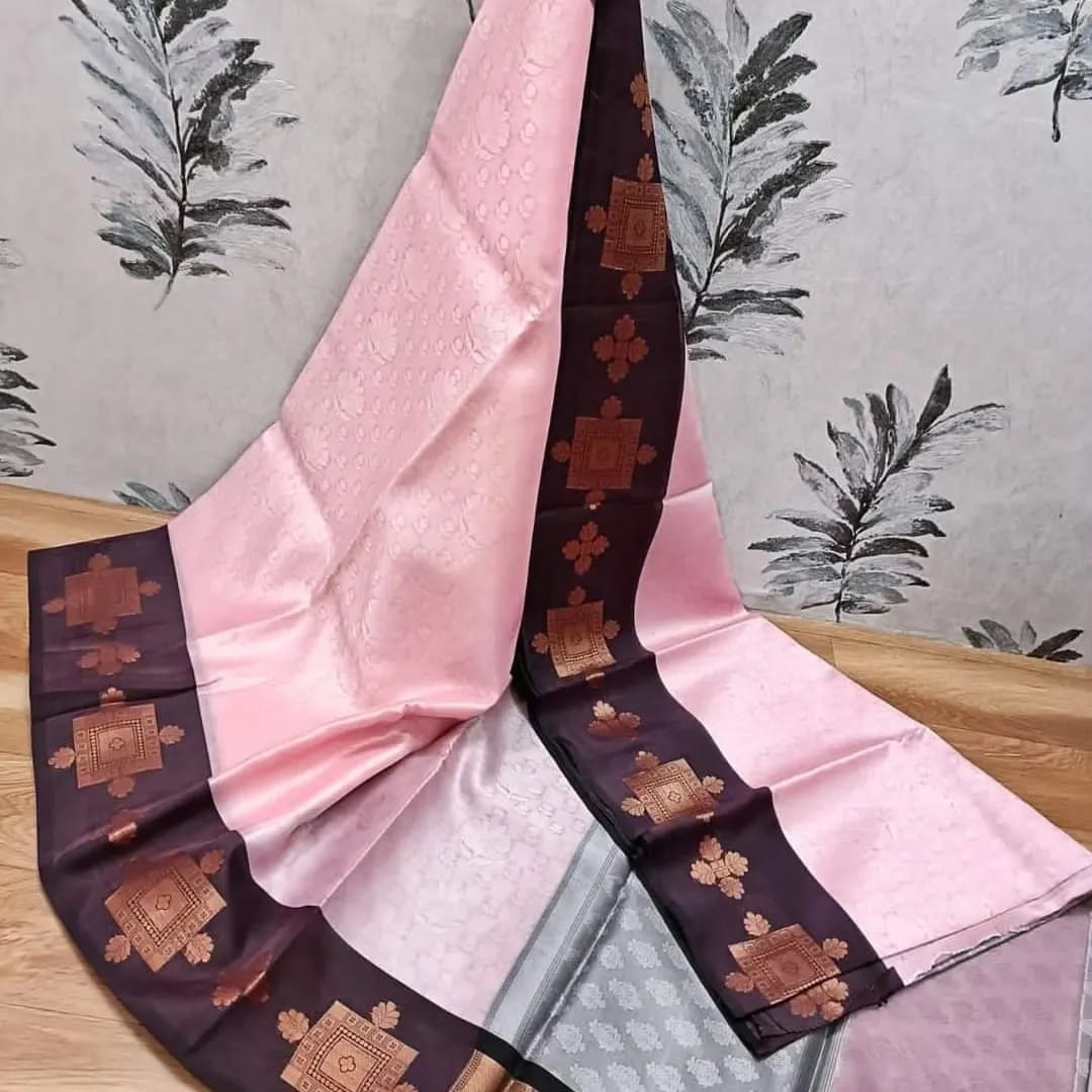 Handwoven Banarasi Kora Muslin Tanchui Saree*
Beautiful Kanchi Bodar Design Body*