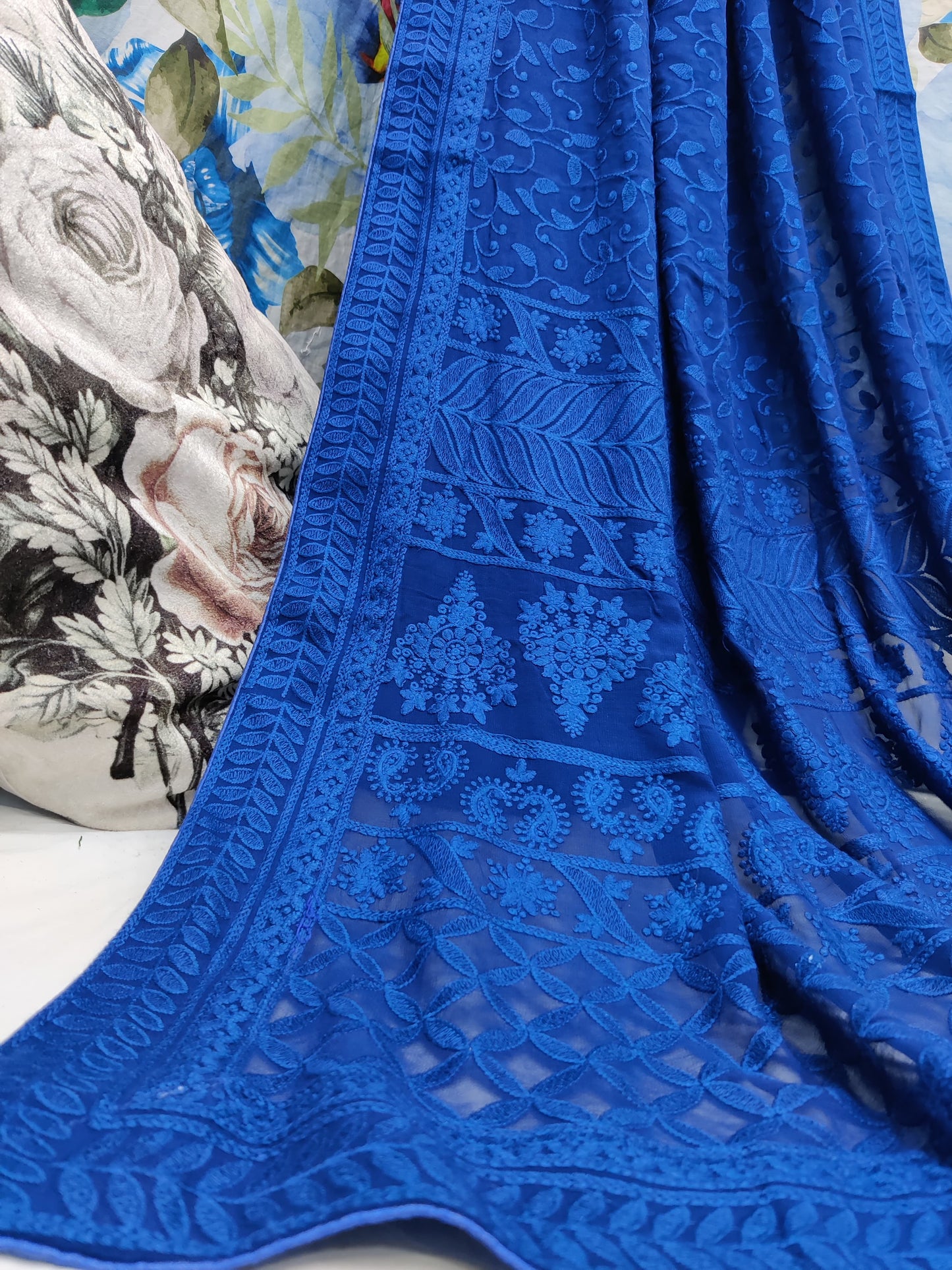 ALLOVER PURE LUCKNOWI CHIKANKARI SAREE ON PURE VISCOS saree*