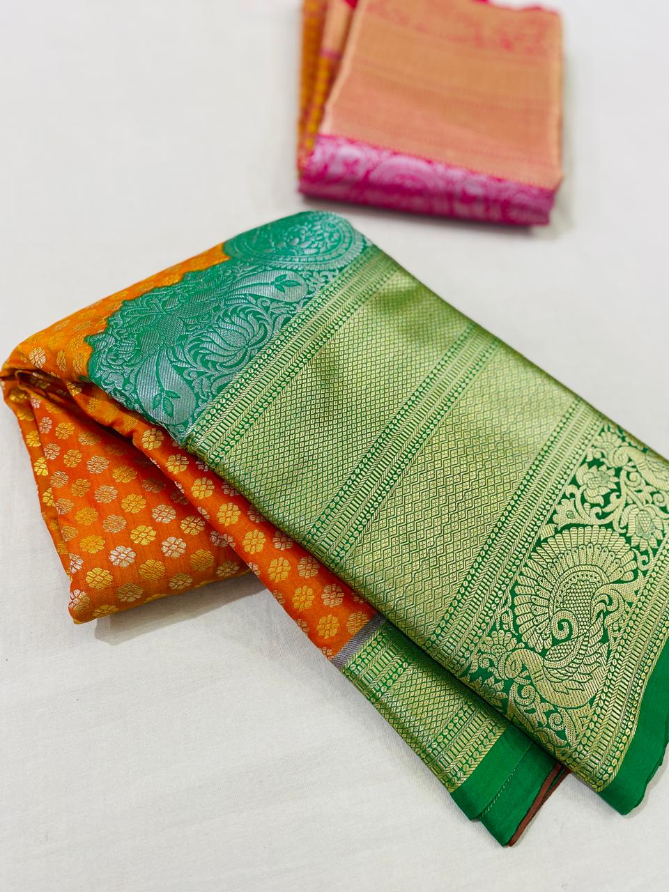 Kanchipuram Semi silk saree
Super quality 
beautiful korvai turning border wedding type sarees