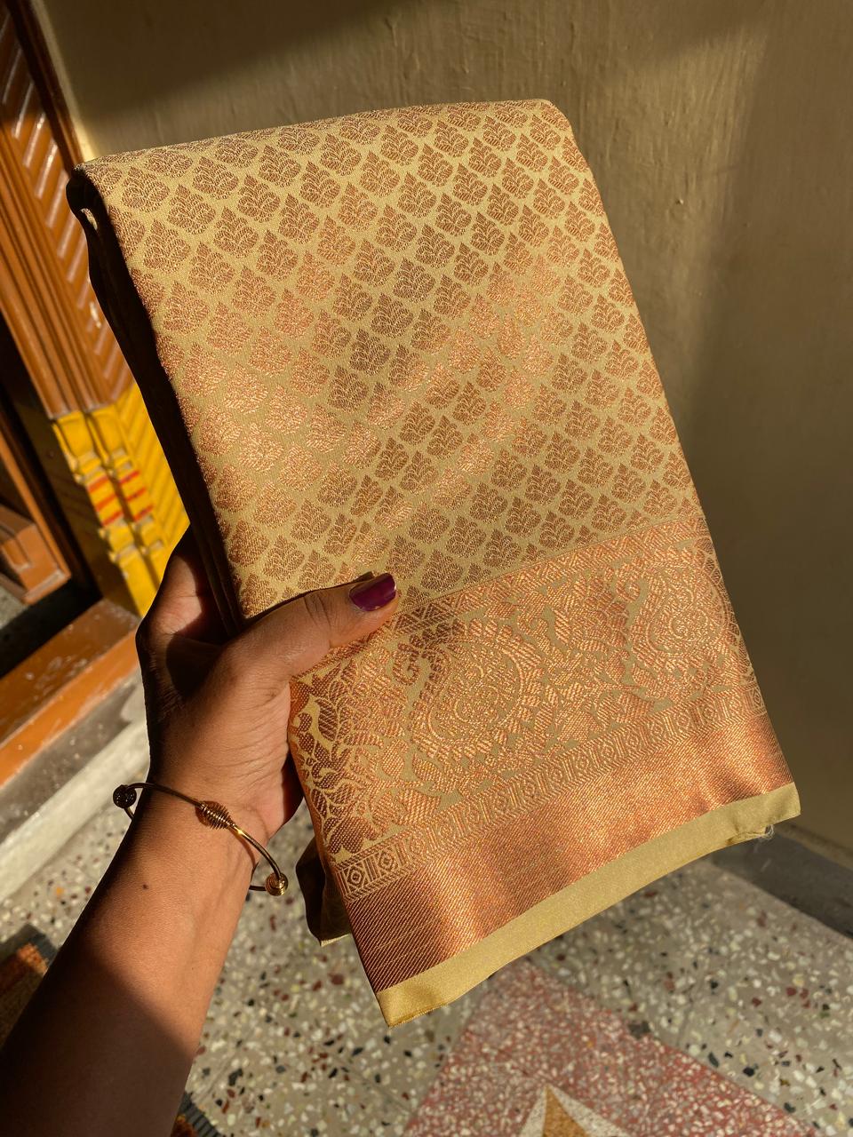 Kanchipuram Semi silk saree
Super quality
beautiful full copper type sarees*