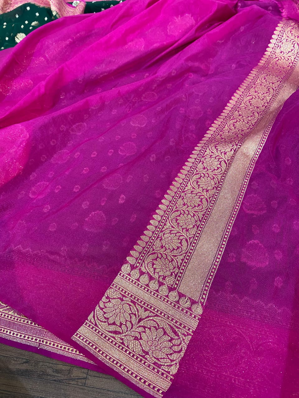 HANDWOVEN BANARASI DYEBLE KATAN GEORGET SAREE*