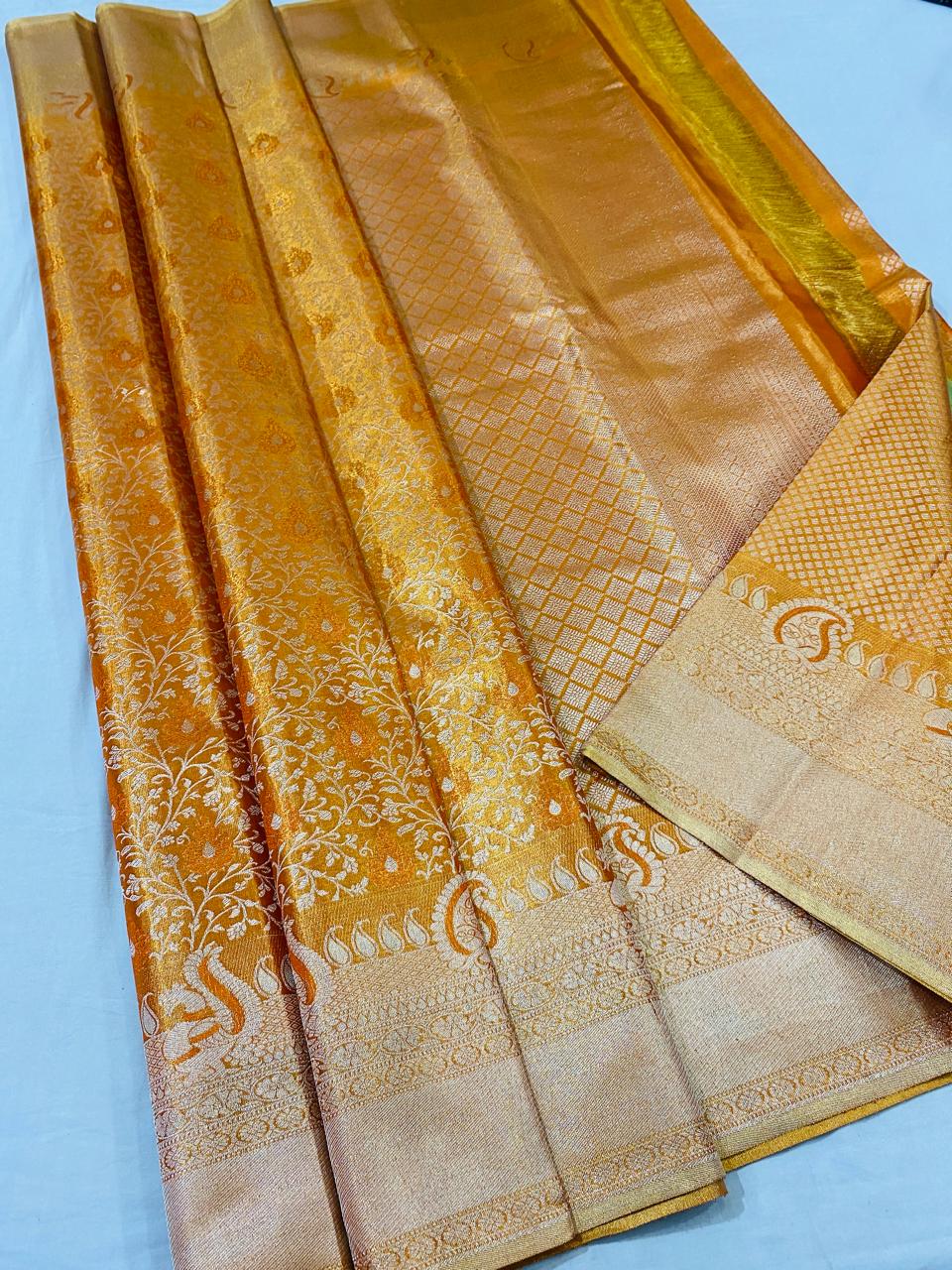 Kanchipuram handloom pure silk saree
Beautiful Design kerala tissue type Wedding  sarees*