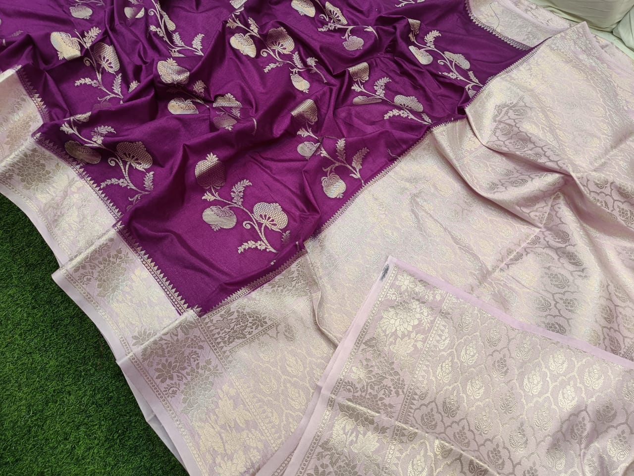 Bnarasi Semi katan soft silk saree 
Latest fancy border design
Full body bnarasi flower zari weaving  
weaving designer pallu