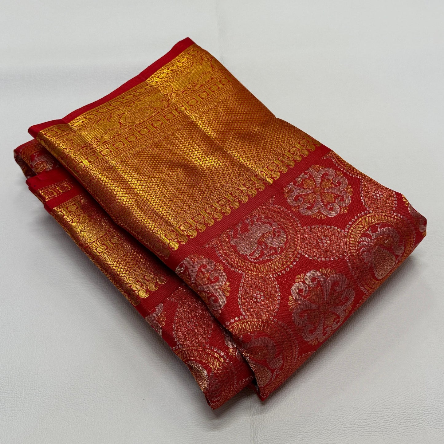 Kanjivaram pure silk handloom double warp self grand pallu and Bridal 2g*
SILK MARK TAG WITH HOLOGRAM*