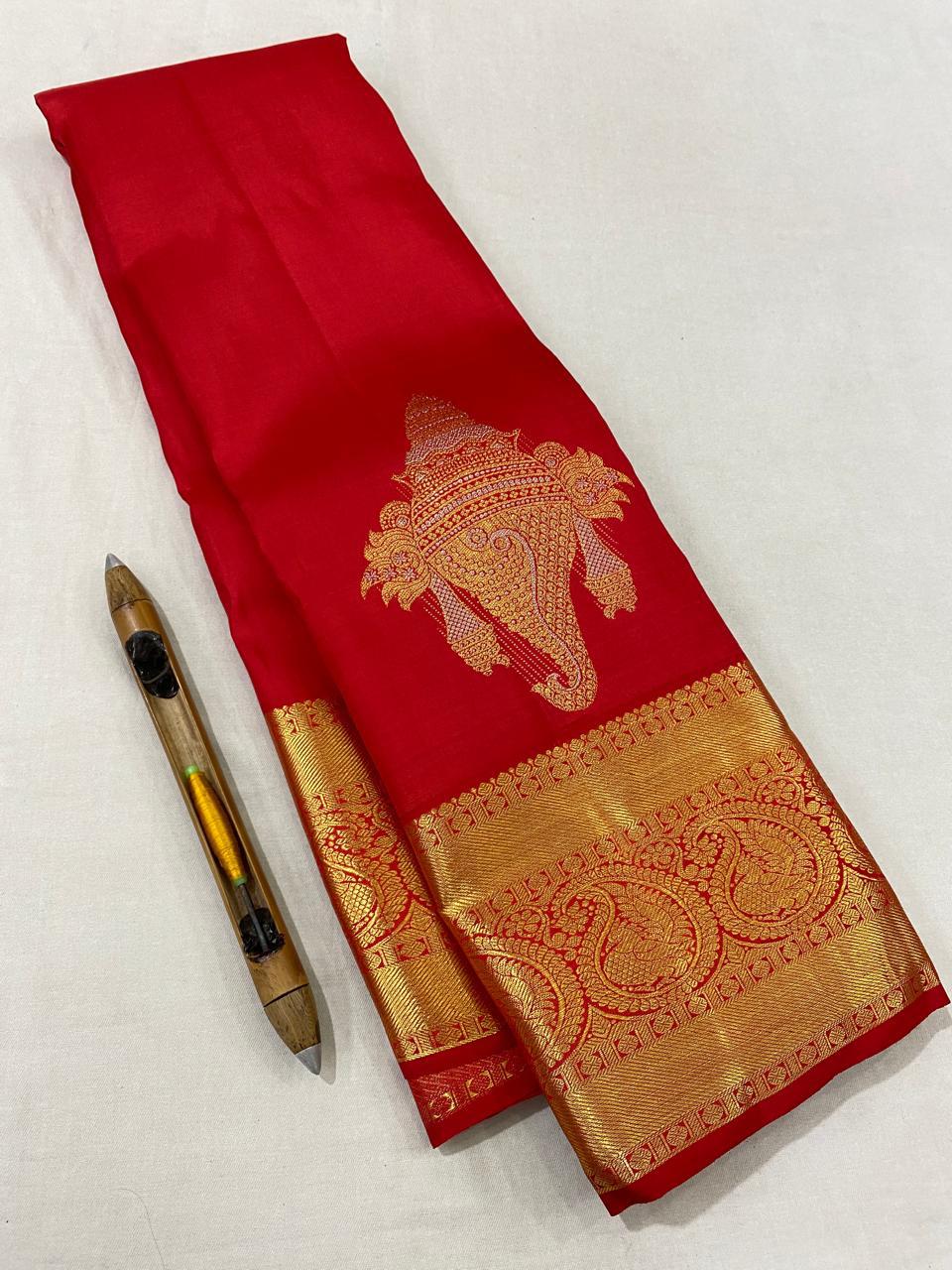 Kanchipuram handloom pure silk saree
Beautiful fancy Design
gold zari beautiful  unique butta type sarees*