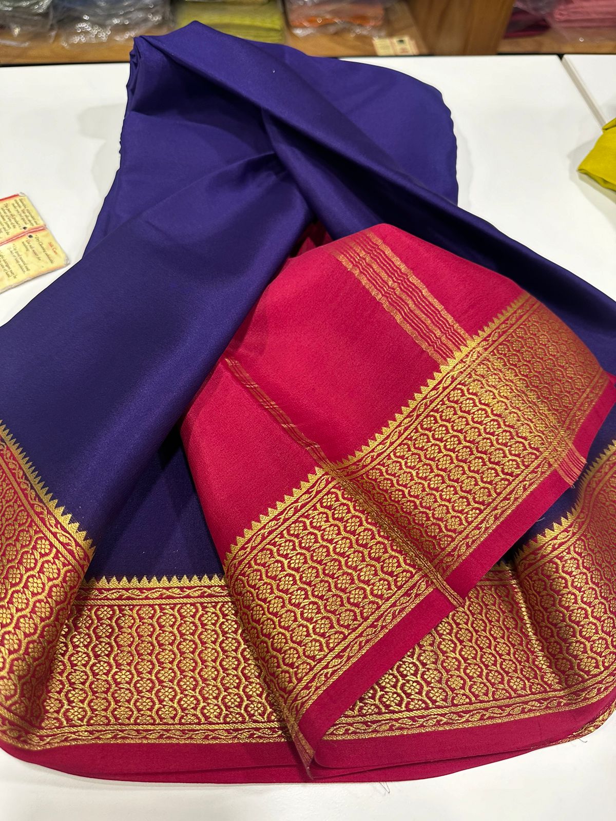 Pure Mysore silk sarees 🤩
100 grm thickness 
Traditional  border