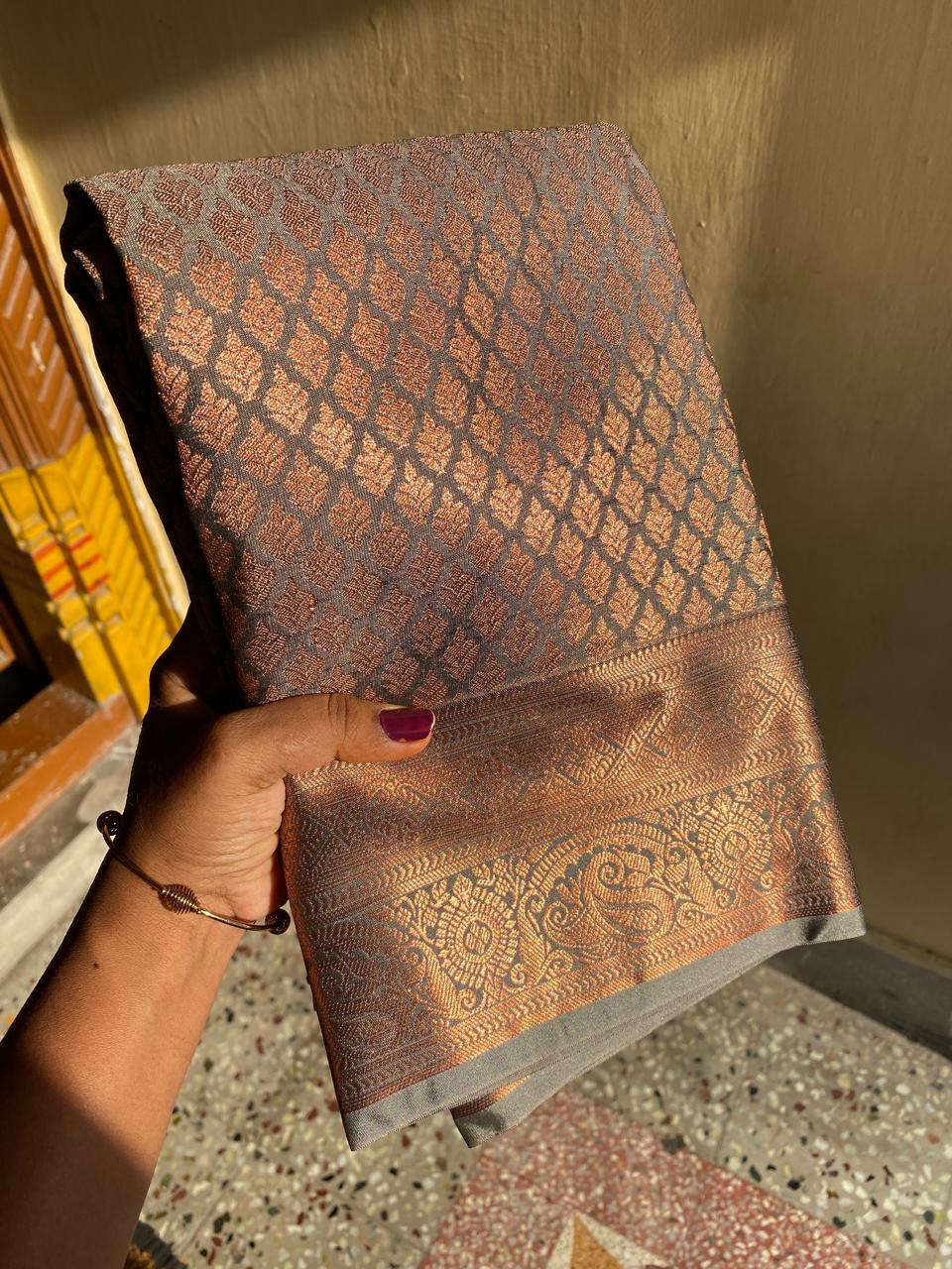 Kanchipuram Semi silk saree
Super quality
beautiful full copper type sarees*