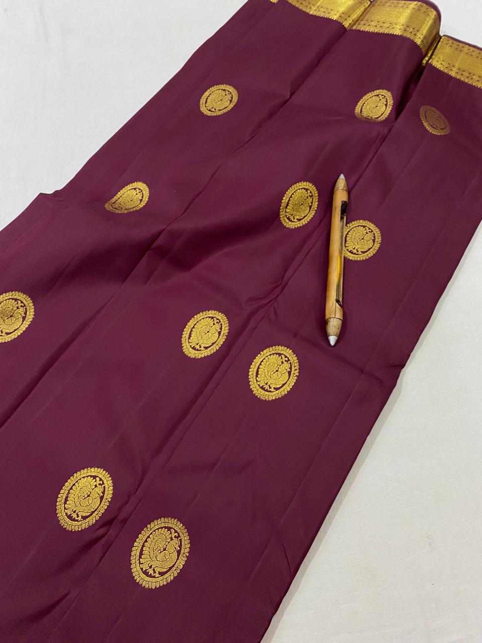 Kanchipuram Handloom pure silk saree
Beautiful fancy Design gold  zari fancy Dark purple collection butta beautiful type sarees*
