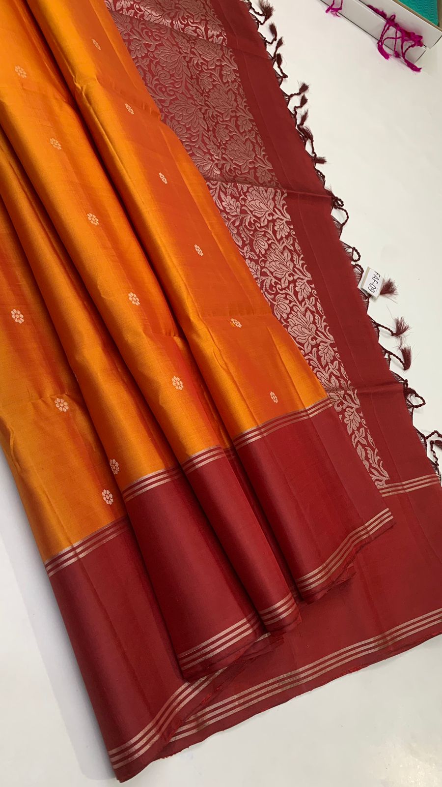 Pure handloom fancy design borderless Double warp soft silk sarees collections                               with contrast Pallu and blouse
