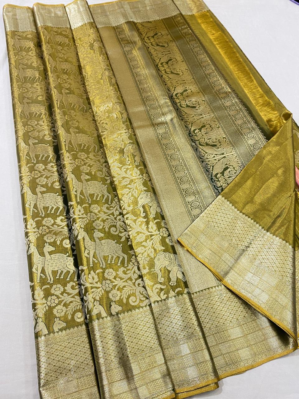Kanchipuram handloom pure silk saree
Beautiful Design kerala tissue type Wedding  sarees*