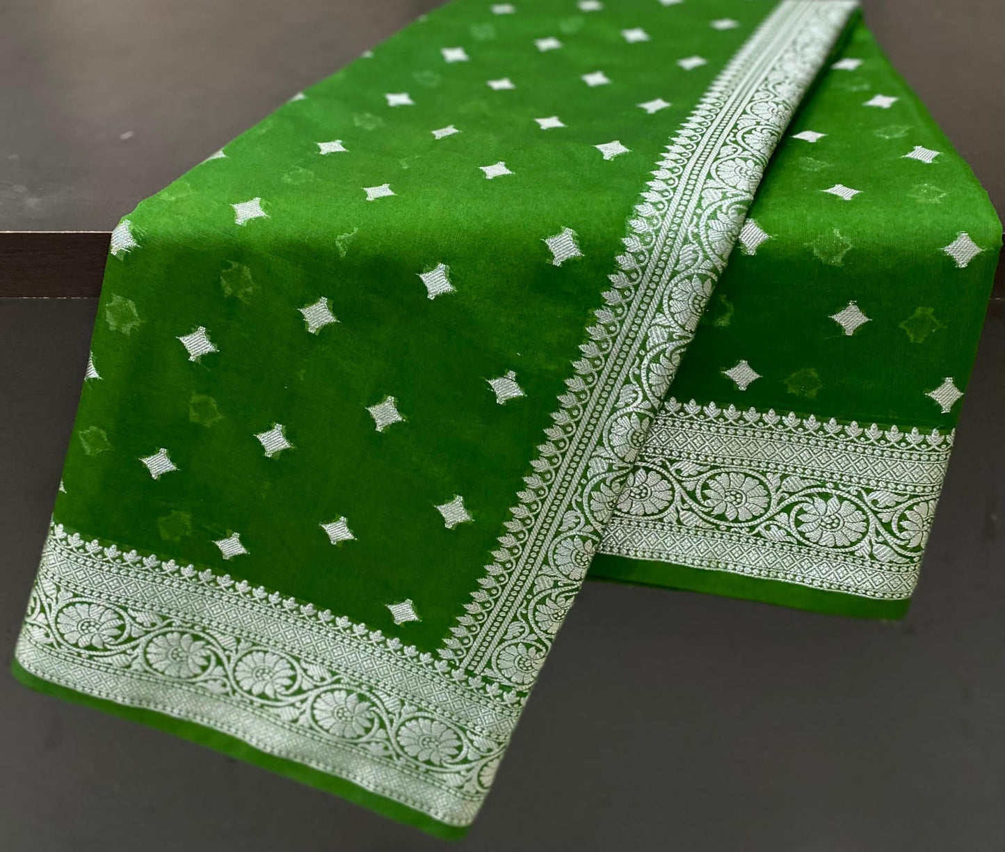 Banarsi Handloom Semi  Georgette Sarees With All Over Zari Weaving Tara Buti 
With Beautiful Designer Border Designer Rich Pallu With Plain Blouse One Side Border