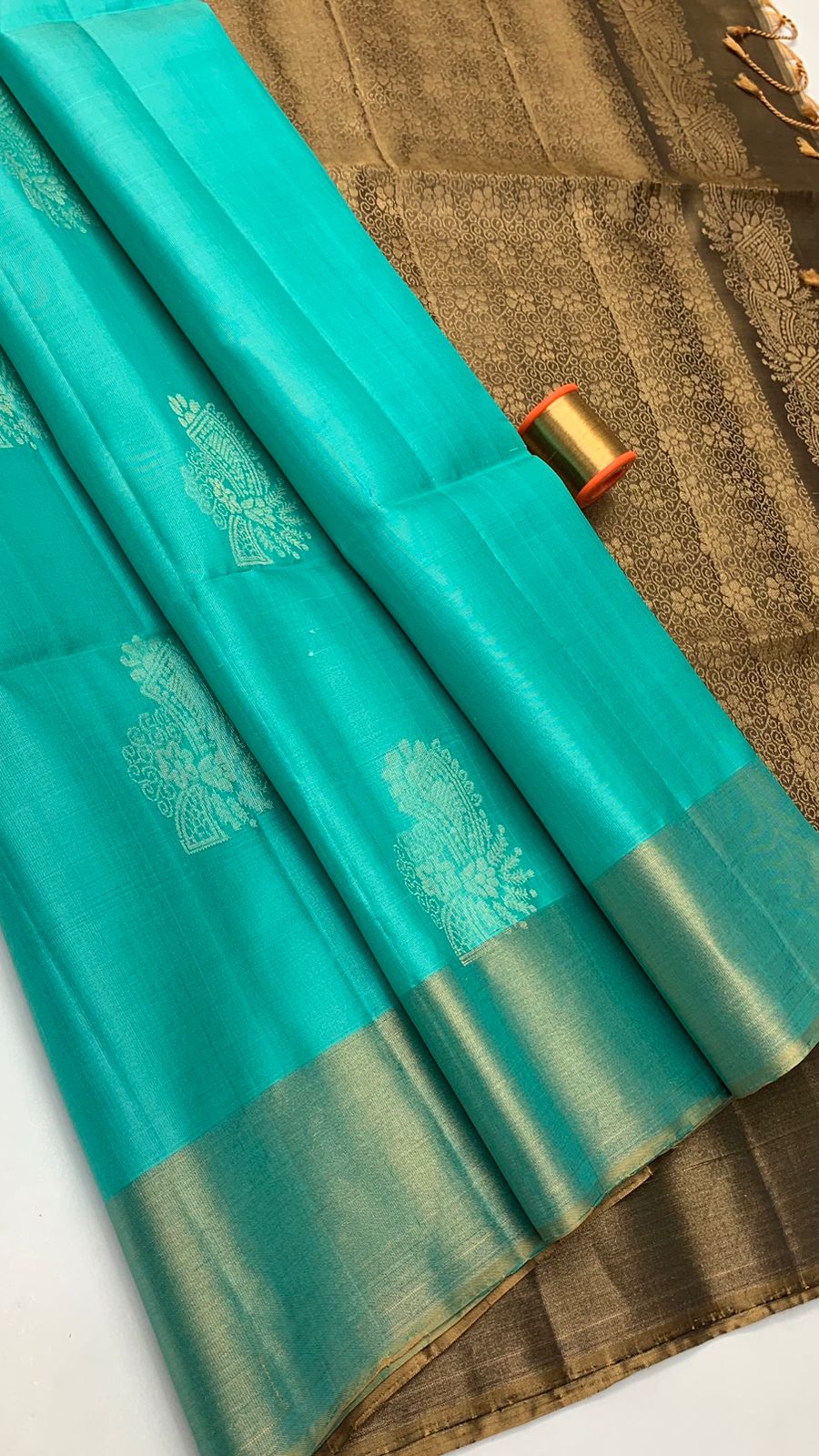 Pure handloom jari border , borderless Double warp soft silk sarees collections with contrast Pallu and blouse