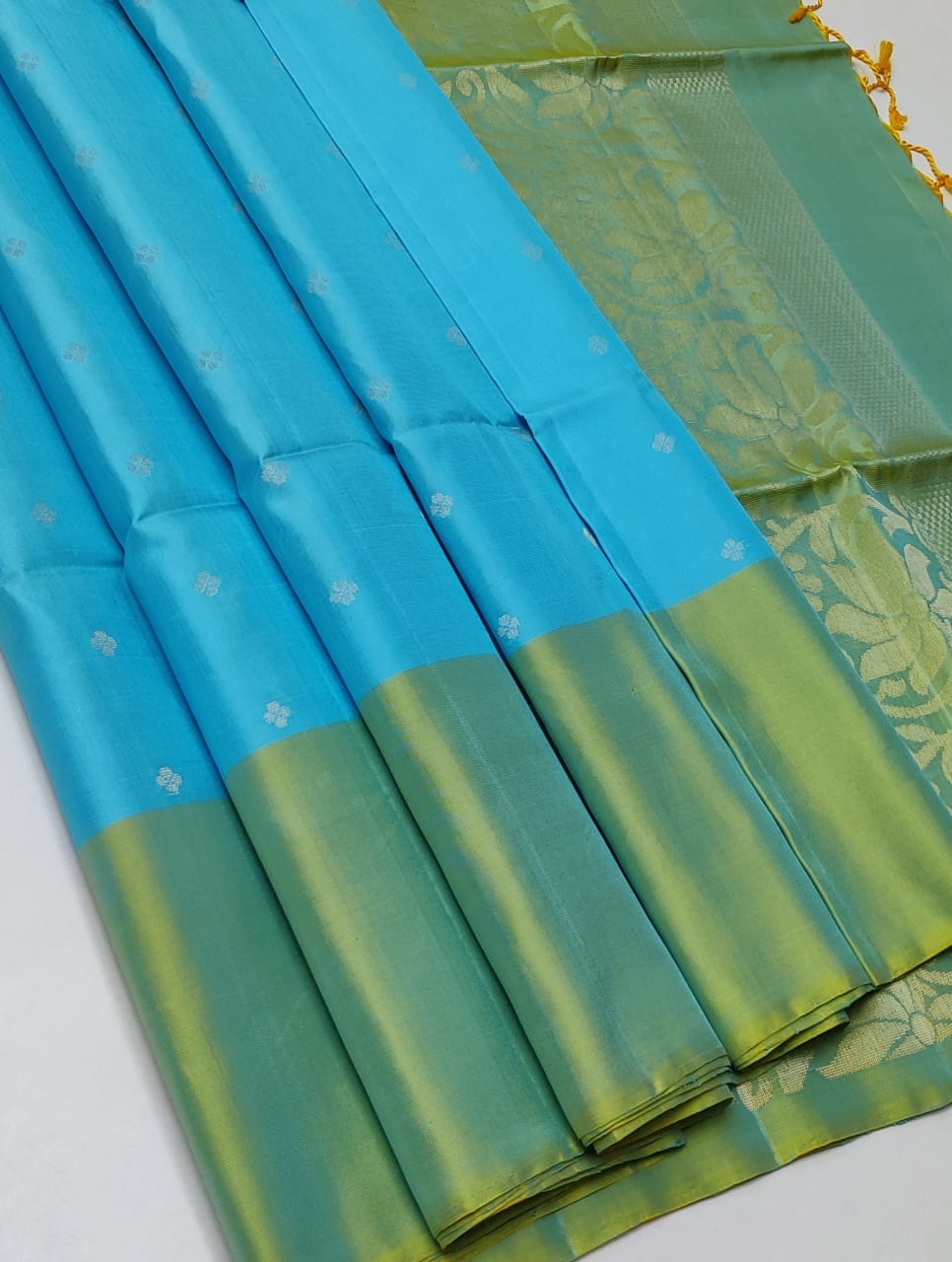 Pure handloom Double warp soft silk saree
Fansy sarees
With silk mark certificate