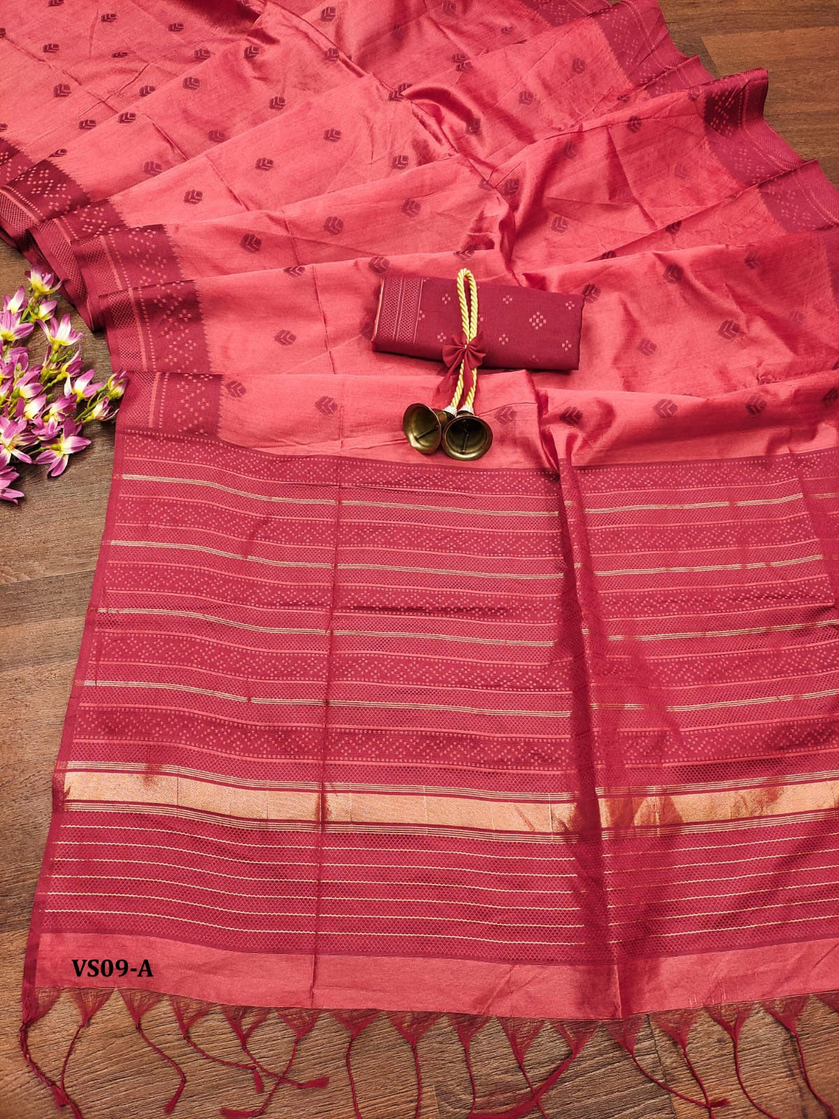 Saree:* Khadi Raw Silk Contrast Weaving Pallu With Royal Tassels With Jamdhani Weaving Border