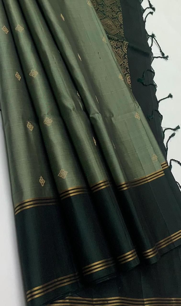 Pure handloom fancy design borderless Double warp soft silk sarees collections                               with contrast Pallu and blouse