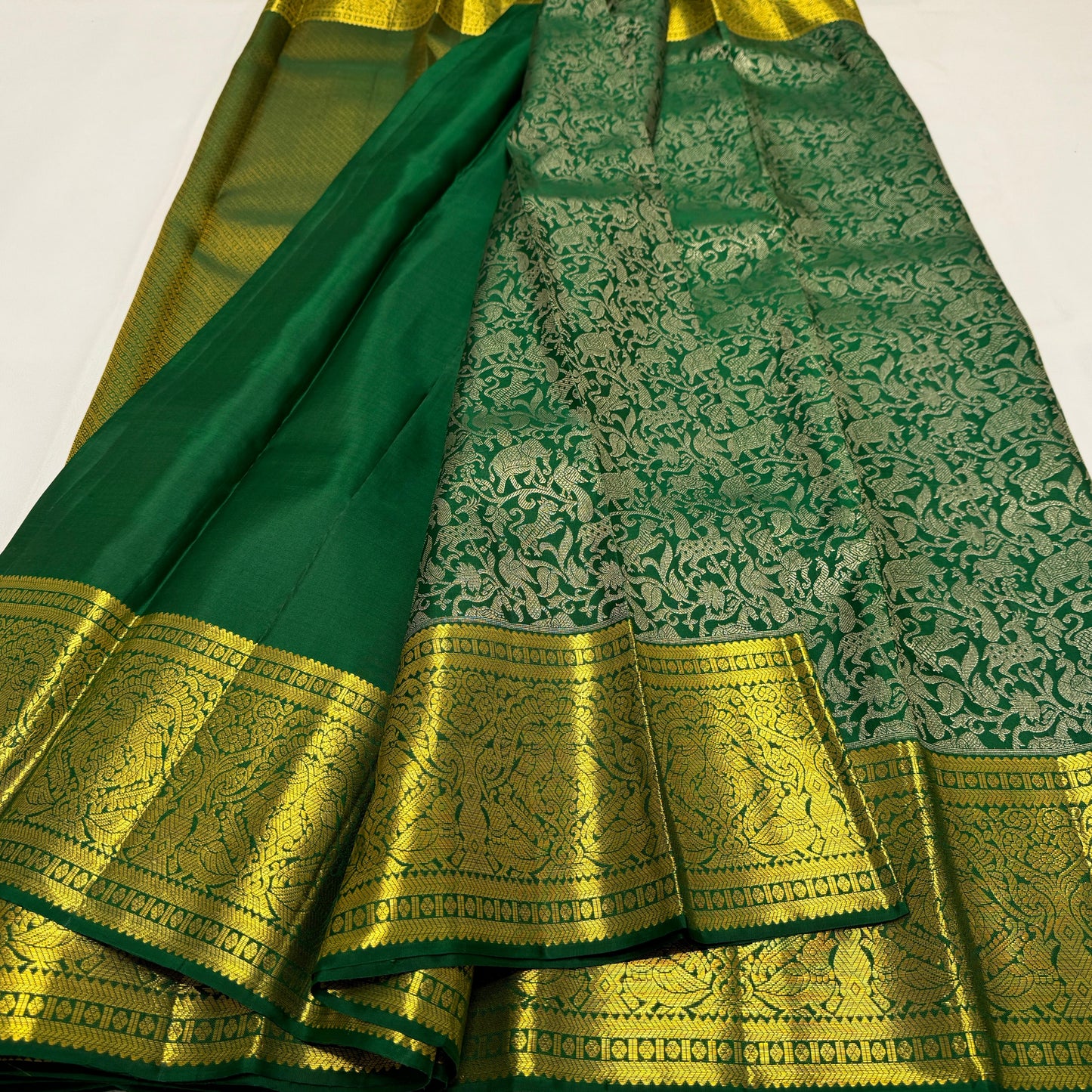 Kanchipuram pure silk handloom double warp self grand pallu and blouse *Vanasingaram Bridal 1g*
*SILK MARK TAG WITH HOLOGRAM*