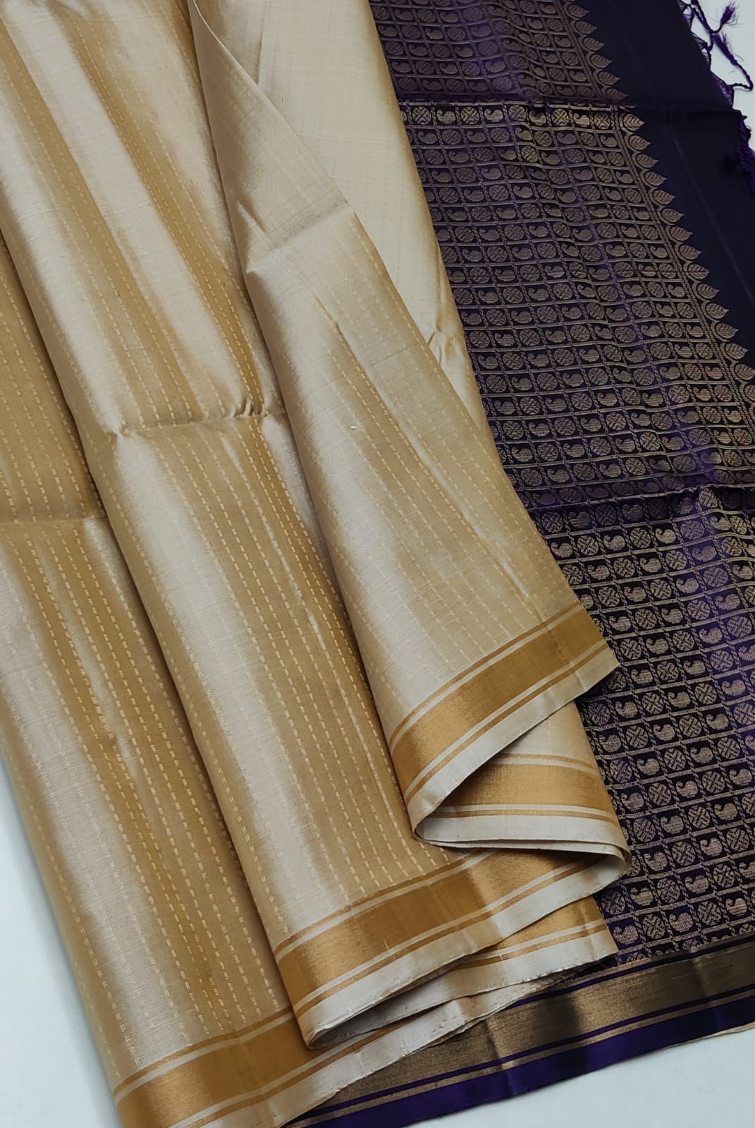 Pure handloom Double warp soft silk saree
Fansy sarees
