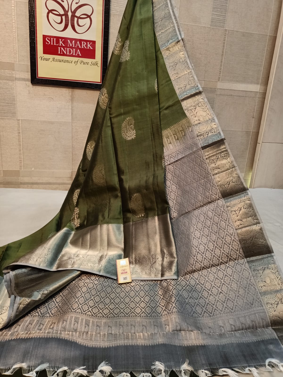 Pure kanjivaram silk Fancy Border
Both side Fancy Border Silver jarie weaving butta Double warp silk
Handloom weaving 
All over saree Silver jarie butta 
Silk mark certified pure silk kanjivaram silk
Double warp silk
