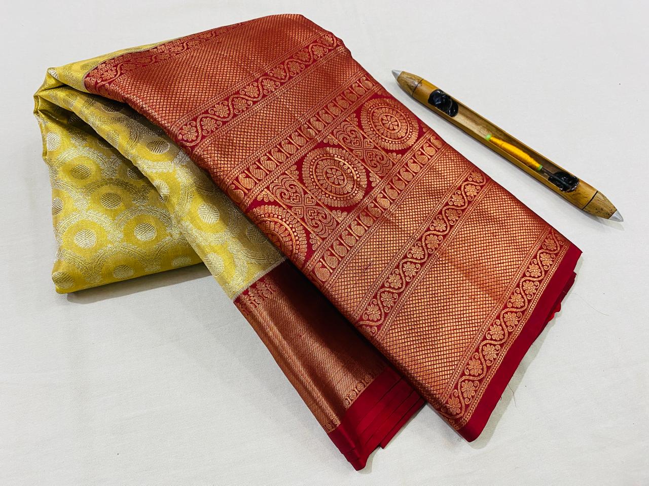 Kanchipuram Handloom pure silk saree
Beautiful fancy Design
gold zari fancy Korvai border wedding beautiful  type sarees*