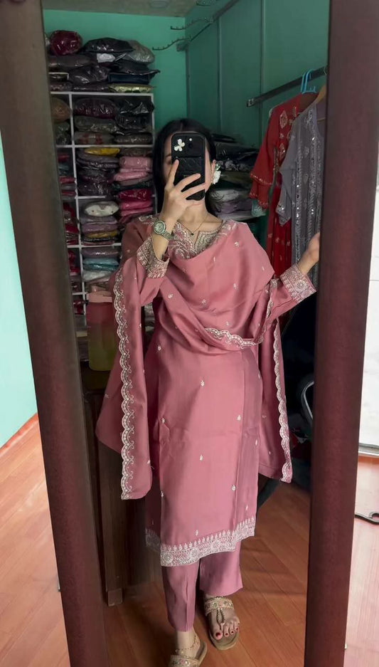Designer suit set
Fabric Detais
Top
Top Fabric -Pure Chinnon Silk With Full Sleeve