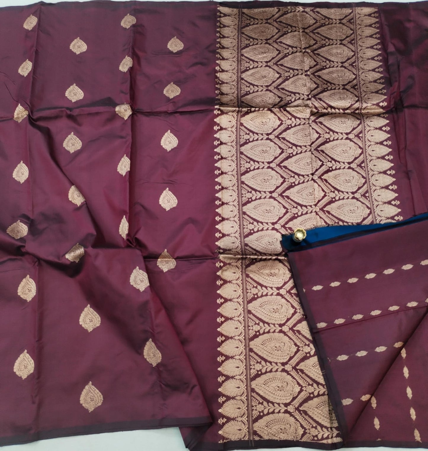 Pure Banarsi Katan Silk Sarees*
Katan Poth Butta With Heavy Blouse*
Antique Zari All Work Butta*
Handloom Weaving Banarasi Sarees