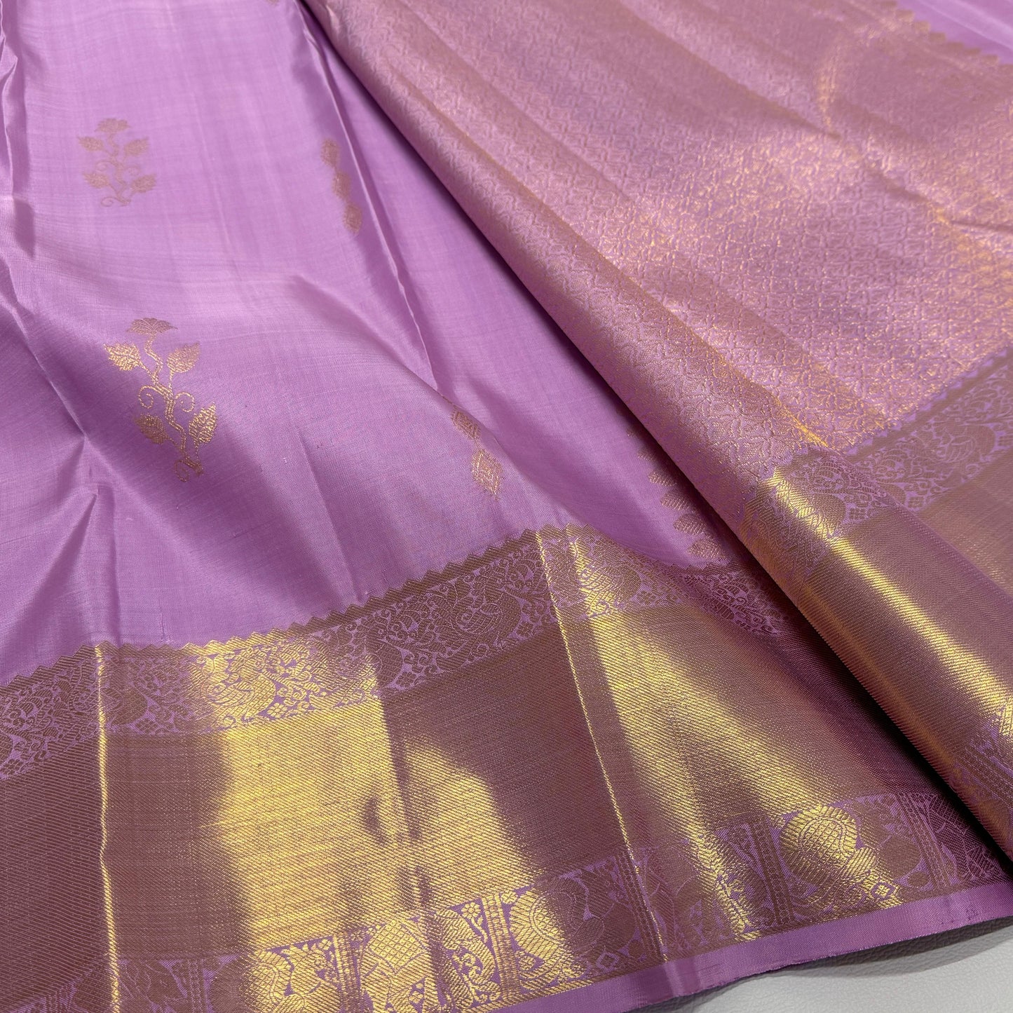 Kanjivaram pure silk handloom double warp self grand pallu and blouse *Gold zari* 
*SILK MARK TAG WITH HOLOGRAM*