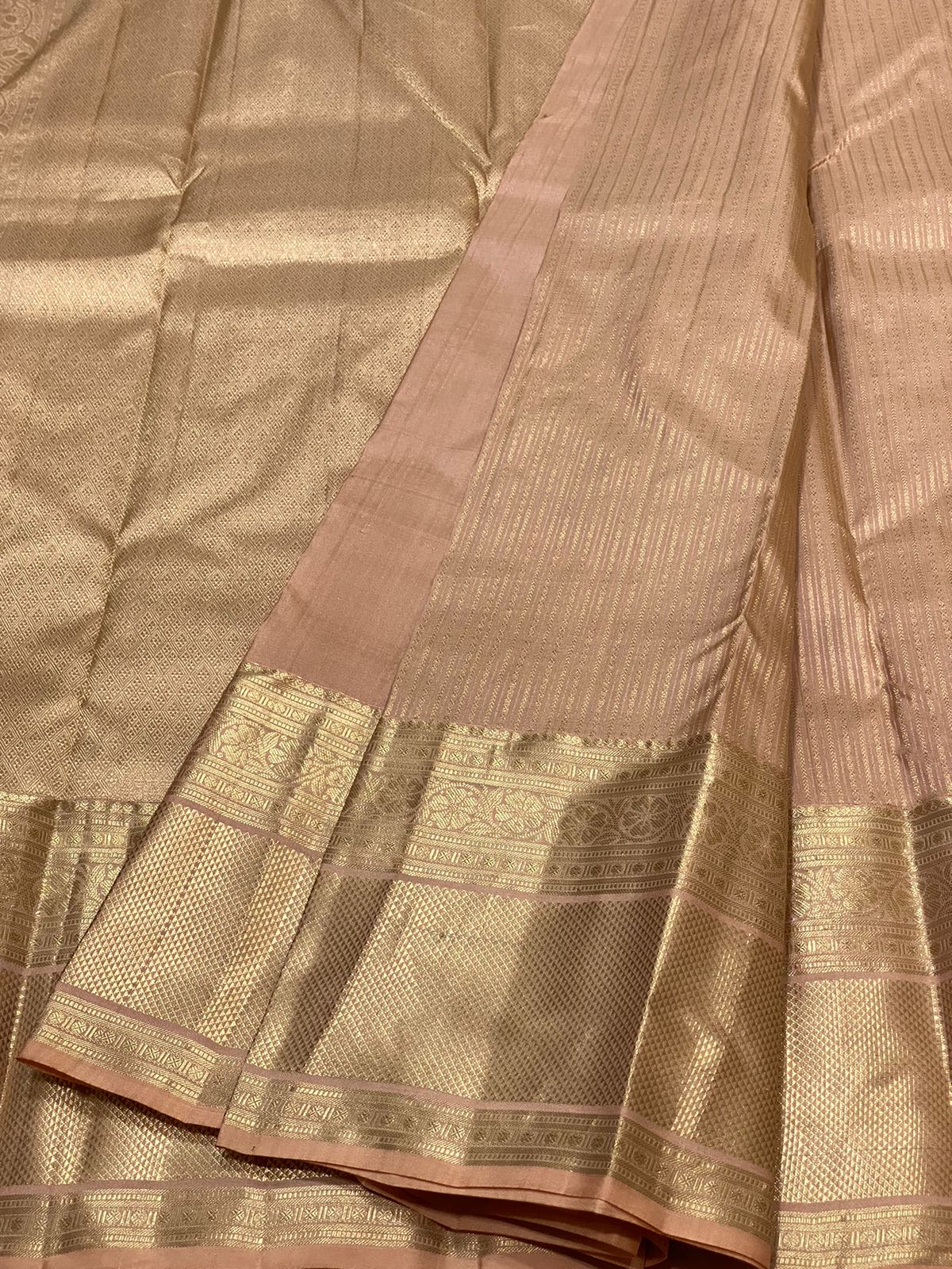 Pure Kanchivaram handloom silk saree with pure 2g zari traditional long border strip butta all over saree 
Silkmark certified