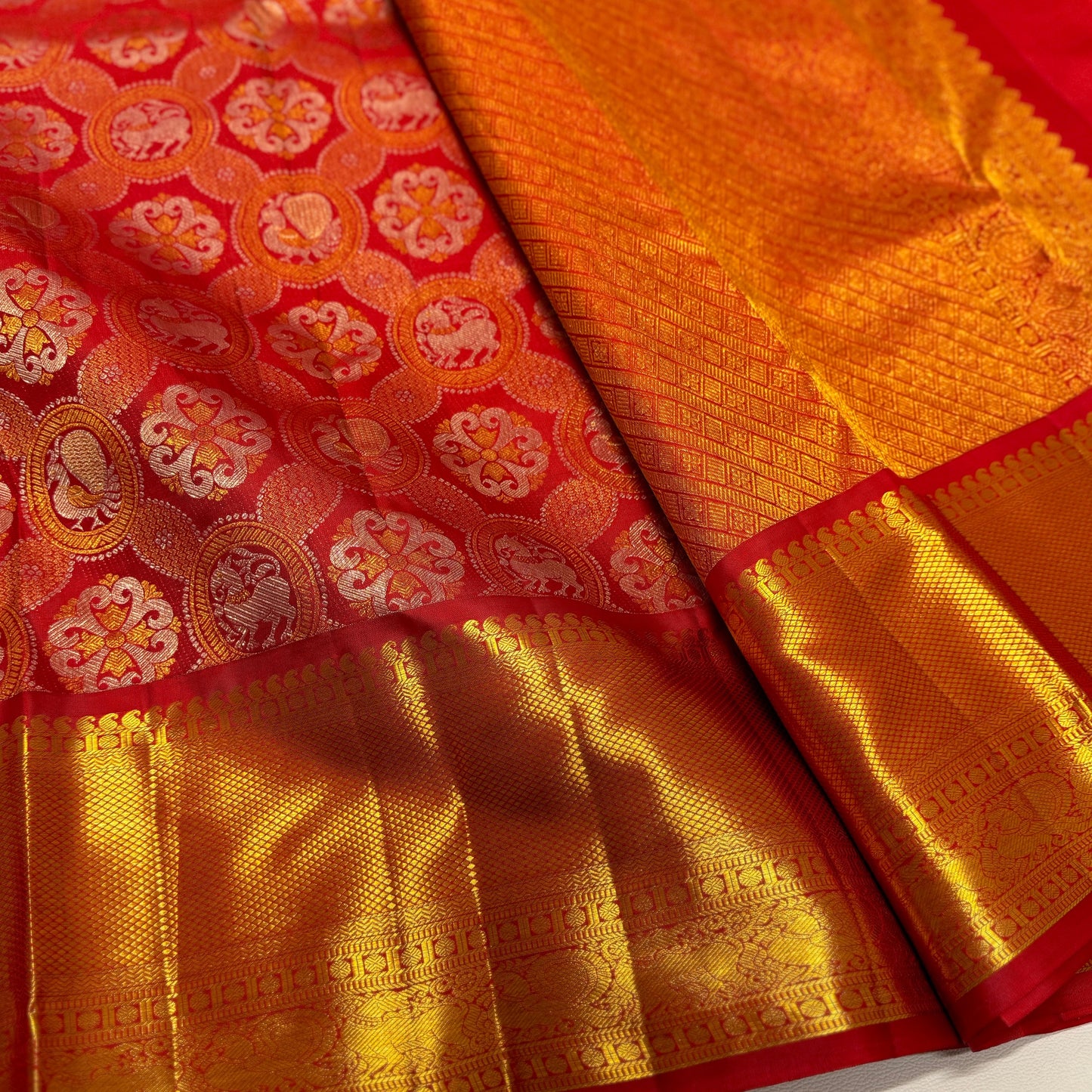 Kanjivaram pure silk handloom double warp self grand pallu and Bridal 2g*
SILK MARK TAG WITH HOLOGRAM*
