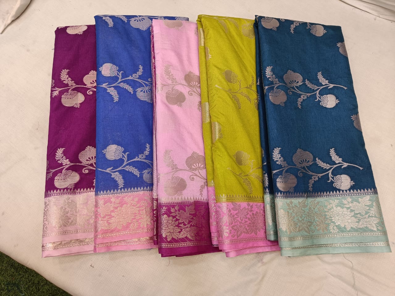 Bnarasi Semi katan soft silk saree 
Latest fancy border design
Full body bnarasi flower zari weaving  
weaving designer pallu