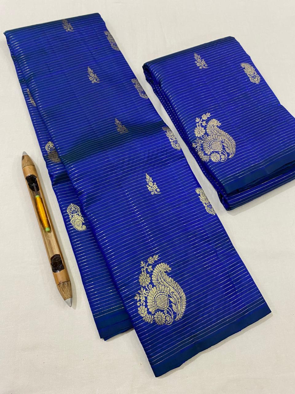 Kanchipuram handloom pure silk saree
Beautiful fancy Design  
beautiful With out border Small butta type sarees*
