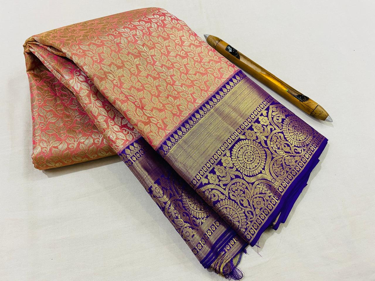 Kanchipuram Handloom pure silk saree
Beautiful fancy Design
gold zari fancy Korvai border wedding beautiful  type sarees*