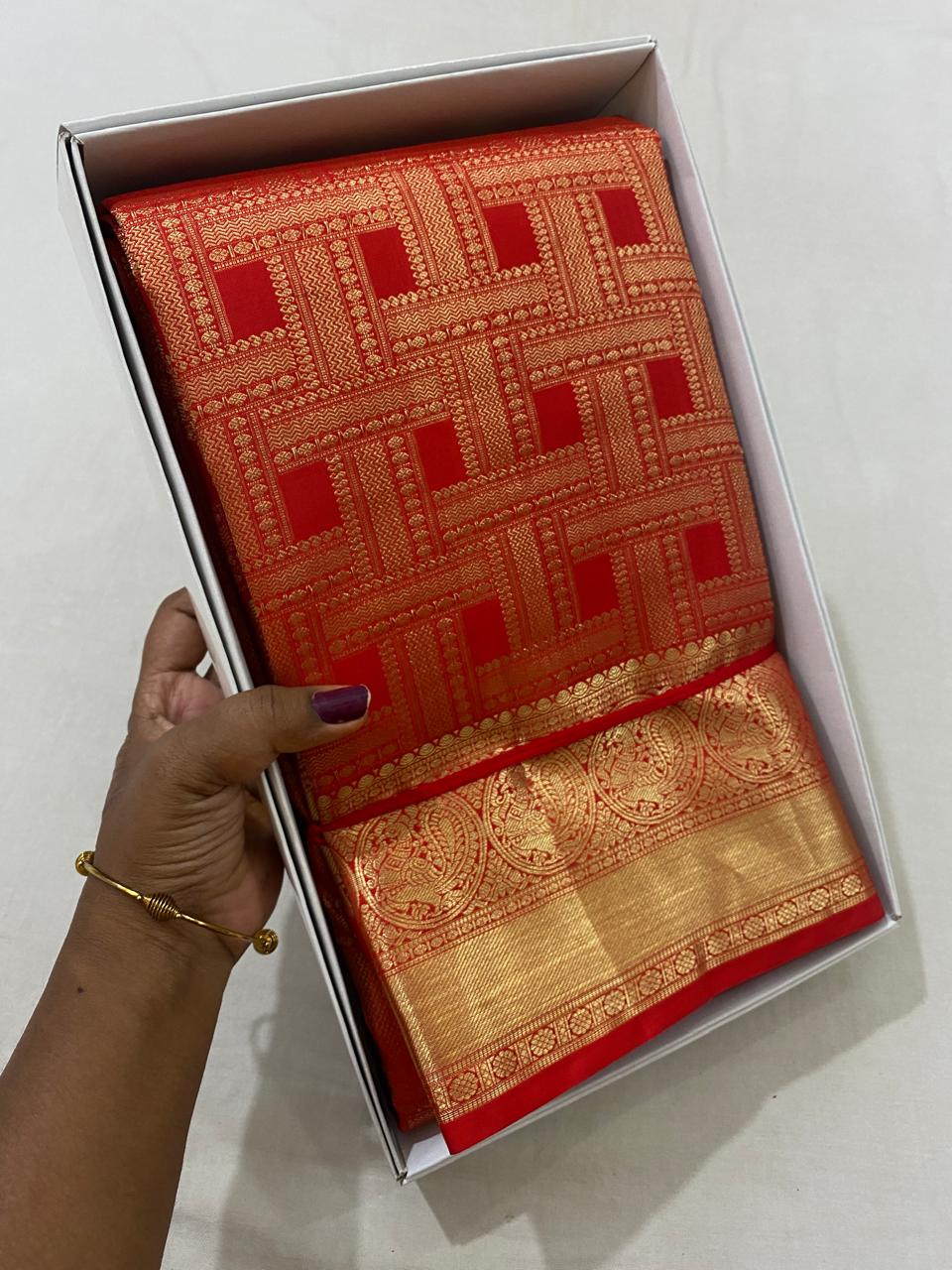 Kanchipuram Handloom pure silk saree
Beautiful fancy Design gold zari collection beautiful wedding grand  type sarees*