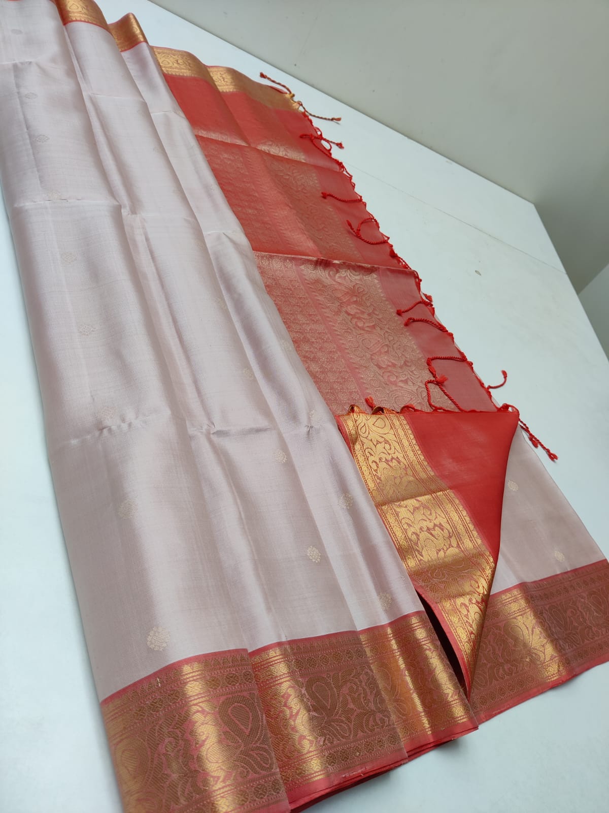 Pure handloom Double warp soft silk saree Jacquard border 
With silk mark certificate