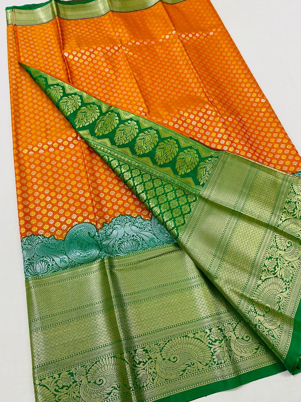 Kanchipuram Semi silk saree
Super quality 
beautiful korvai turning border wedding type sarees