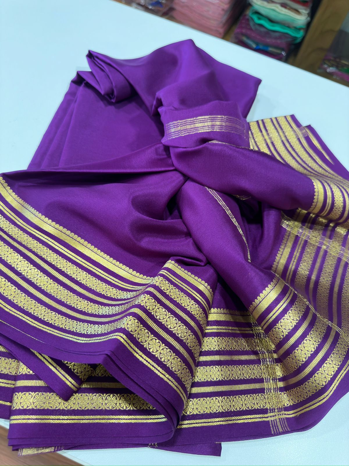 Pure Mysore silk sarees
110 grm thickness 
Silk mark certified.           Traditional border with beautiful Colors💙