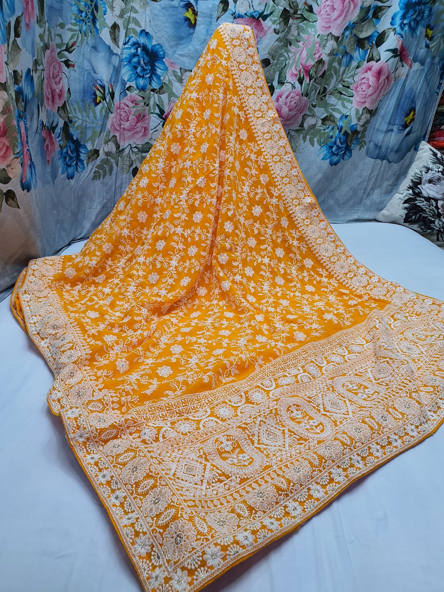 Allover tone to tone lucknowi chikankari work on georgette*
Saree