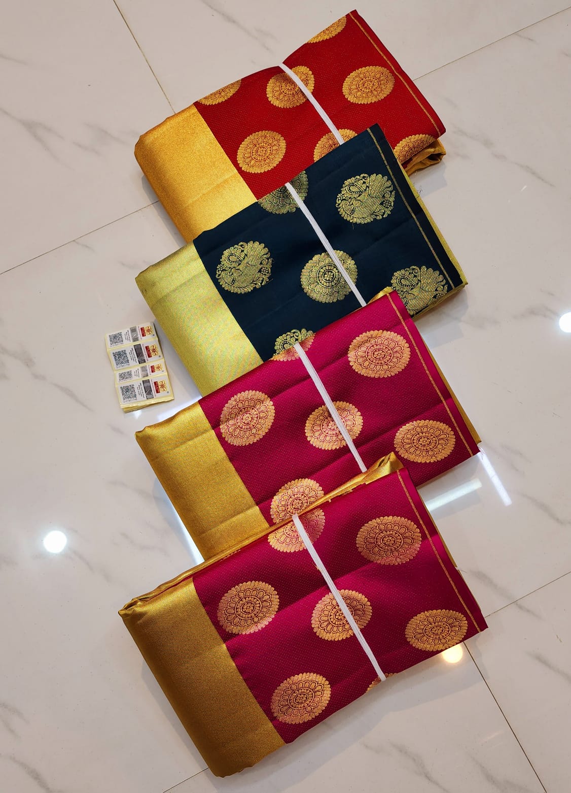 Kanchipuram pure silk handloom gold zari bridal sarees*
Celebrity color combo's kanchipuram special New wedding sarees*
100% kanchipuram pure pattu handloom sarees*