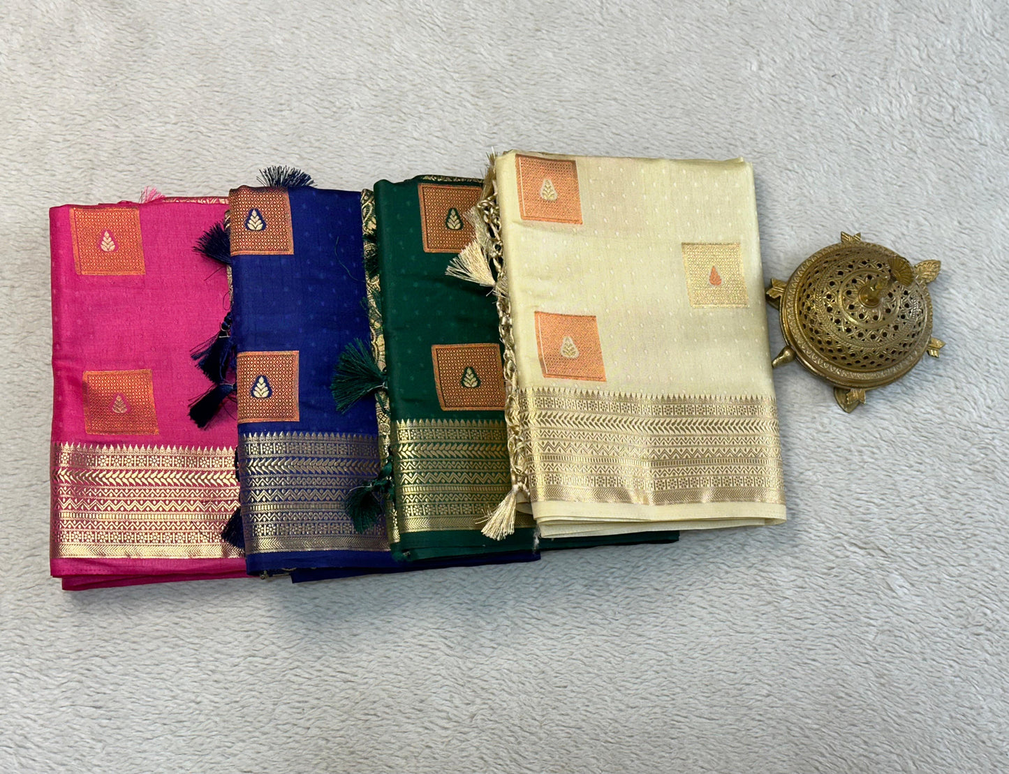 Beautiful Soft Silk Dobby sarees
Beautiful Dobby Soft silk saree having rich buttas