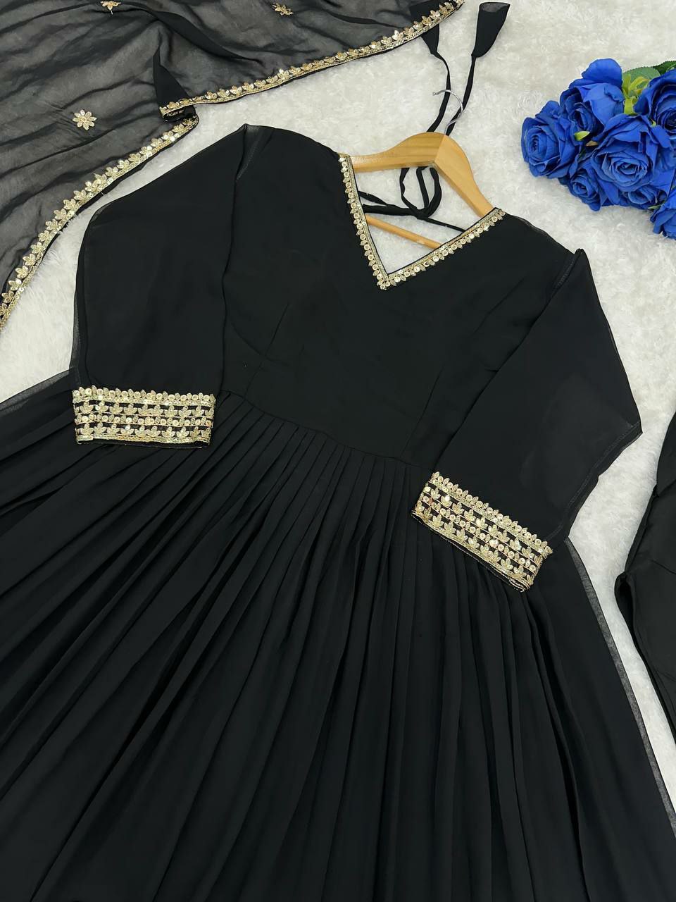 GOWN WITH PANT AND EMBROIDERY  WORK
GOWN FABRIC : HAVY FOUX GEORGATE WITH EMBROIDERY WORK AND FULL SLEEVES