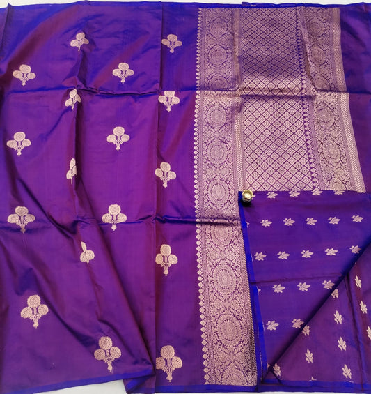 Pure Banarsi Katan Silk Sarees*
Katan Poth Butta With Heavy Blouse*
Antique Zari All Work Butta*
Handloom Weaving Banarasi Sarees