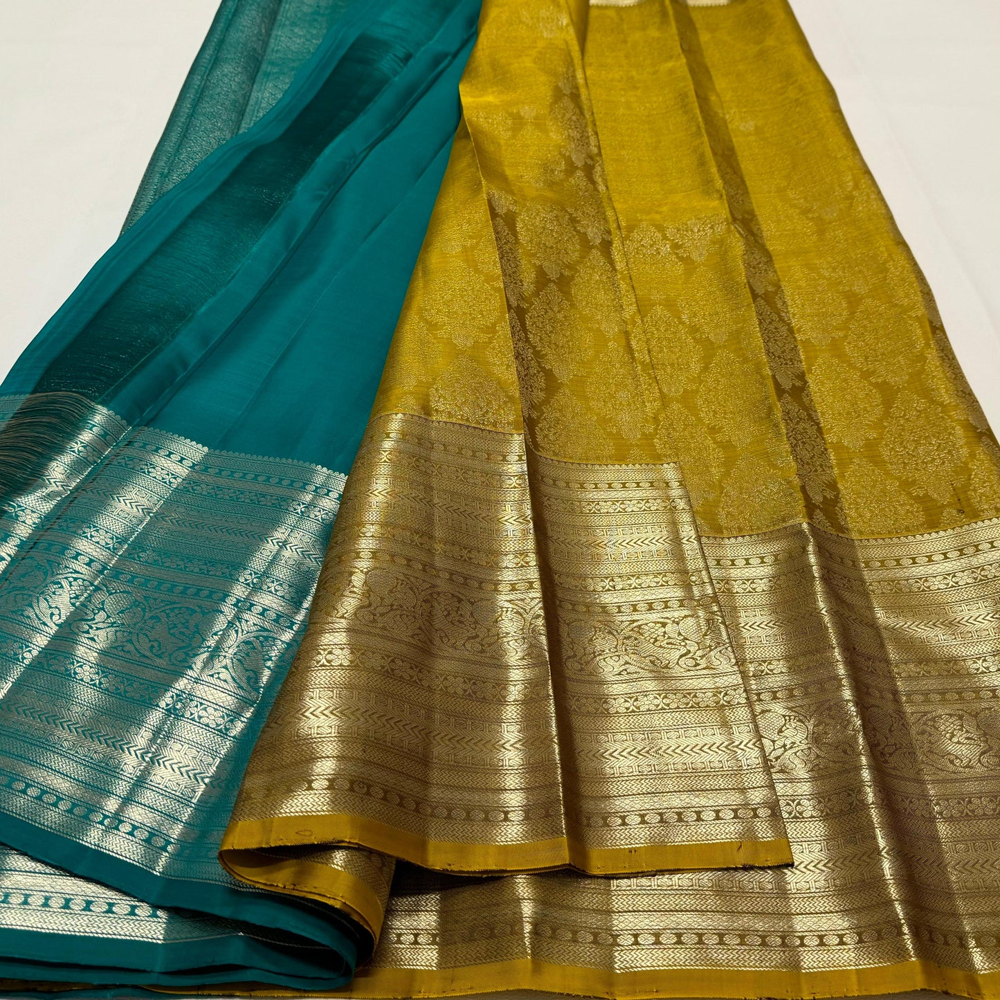 Kanchipuram pure silk handloom double warp contrast grand pallu and blouse *Bridal 1g*
*SILK MARK TAG WITH HOLOGRAM*