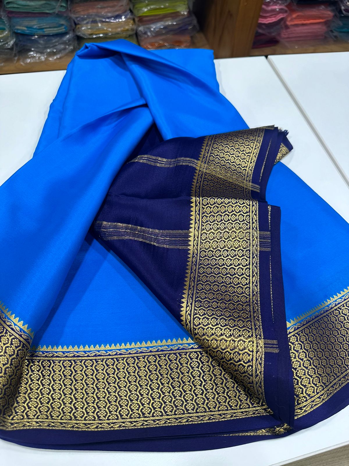 Pure Mysore silk sarees 🤩
100 grm thickness 
Traditional  border