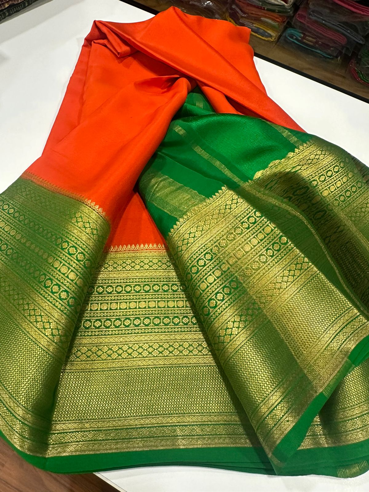 Pure Mysore silk sarees 🤩
100 grm thickness 
Traditional  border