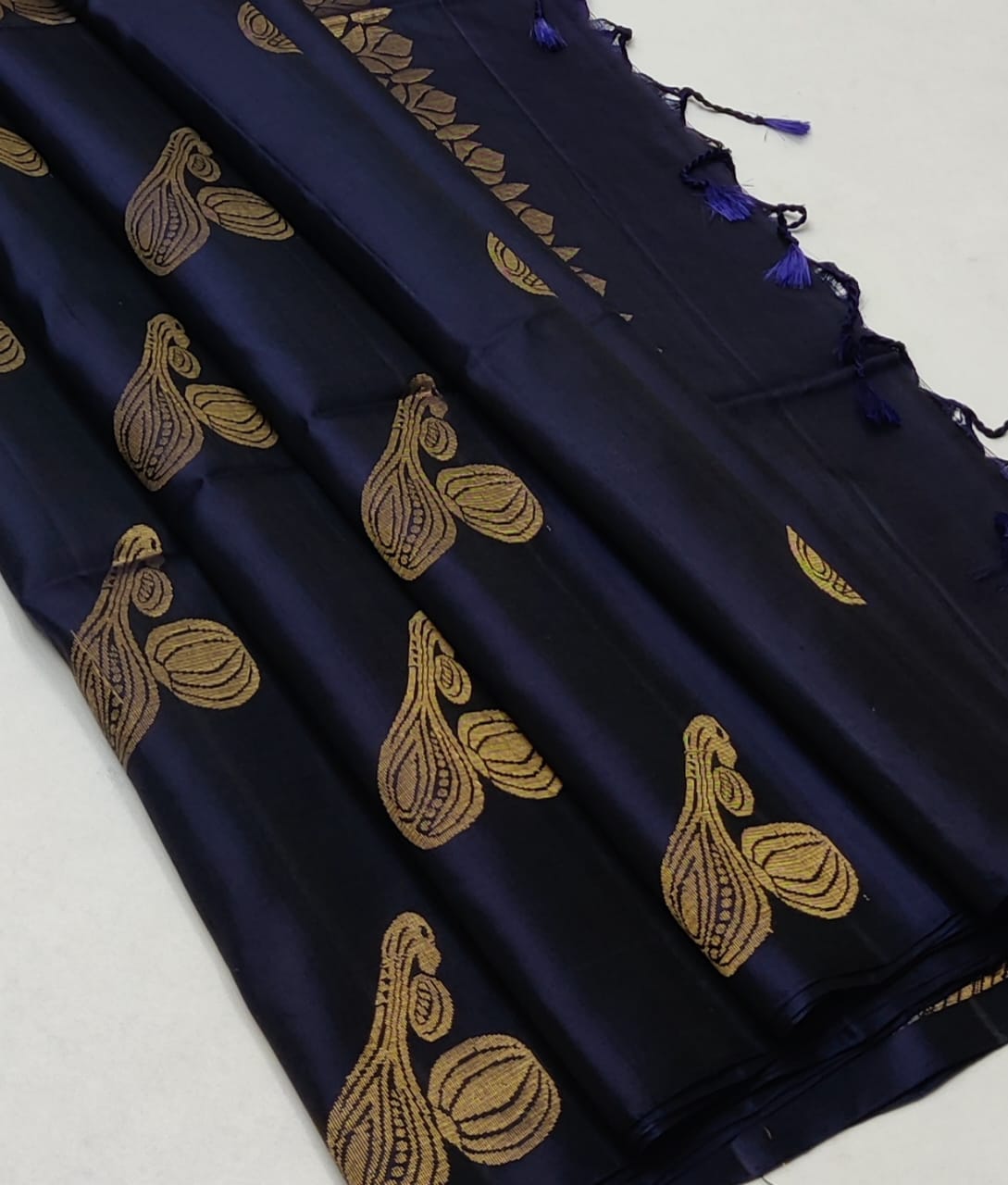 Pure handloom Double warp soft silk saree
Fancy design on silk Sarees
Contrast pallu and blouse
Silkmark certified