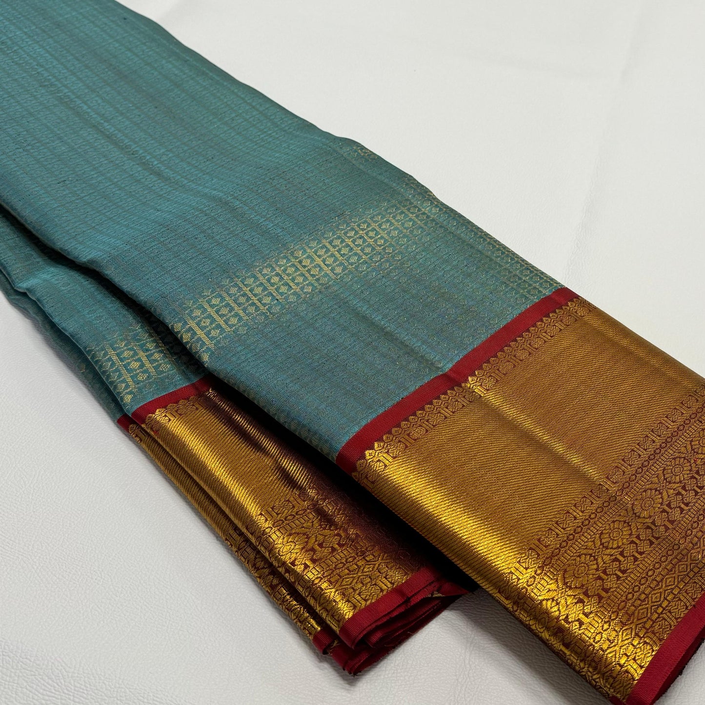 Kanchipuram pure silk handloom double warp contrast grand pallu and blouse *Bridal 1g*
SILK MARK TAG WITH HOLOGRAM*